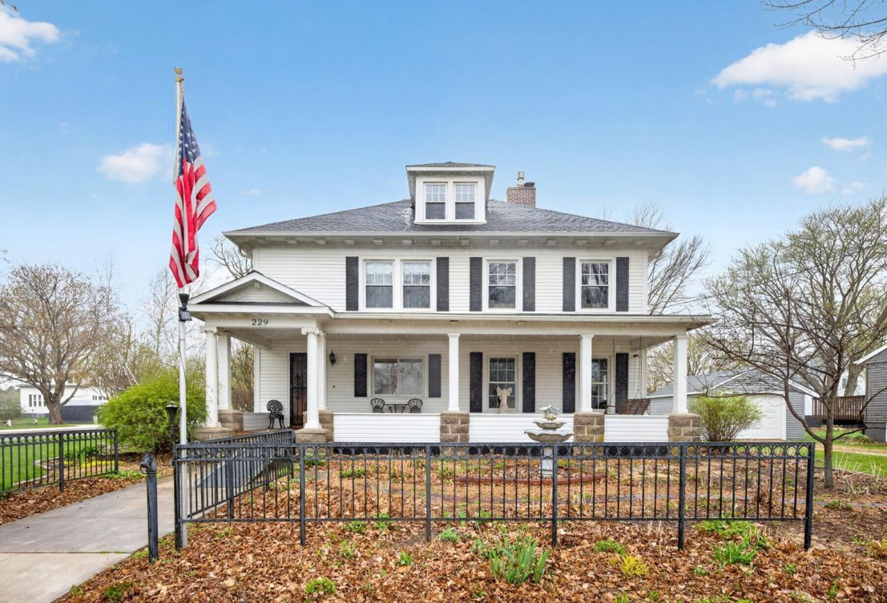 229 1st Street SW, Grand Meadow, MN 55936