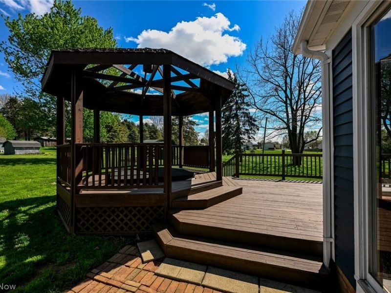 1800 Spotswood Street NW, Uniontown, OH 44685 Photo 5