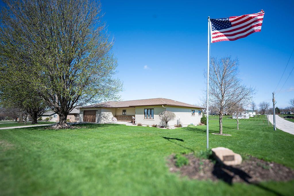 301 7th Street Sw, West Bend, IA 50597 Main Photo