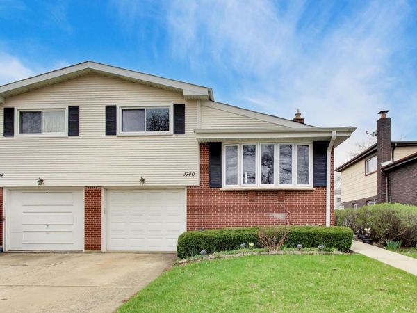 1740 N Drury Lane , Arlington Heights, IL 60004