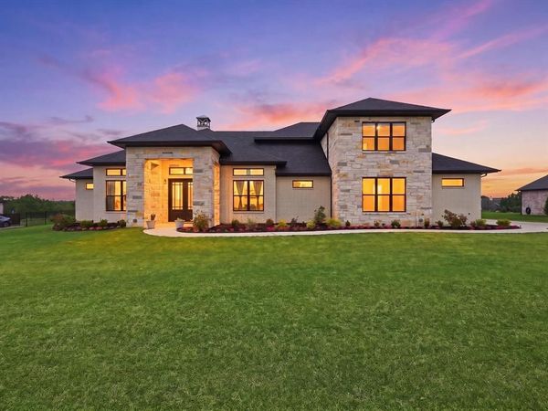 324 Charlie Joseph Drive , Van Alstyne, TX 75495