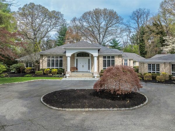 1095 Pine Valley Road , Upper Brookville, NY 11771