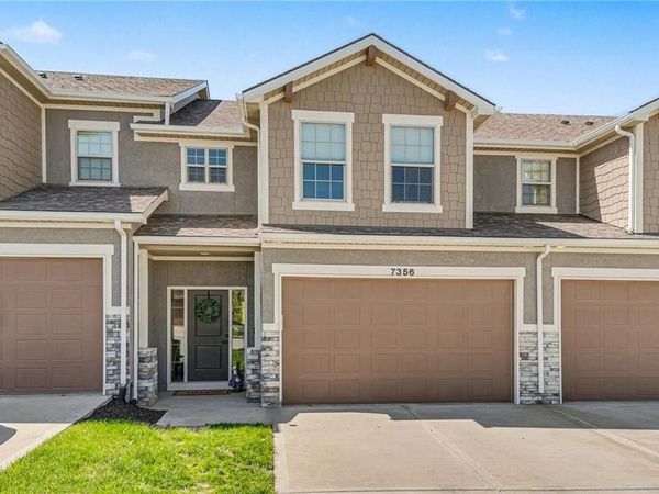 7356 Aaron Street, Unit 26 B, Parkville, MO 64152