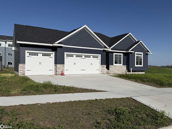 1217 N 18th Street, Chariton, IA 50049