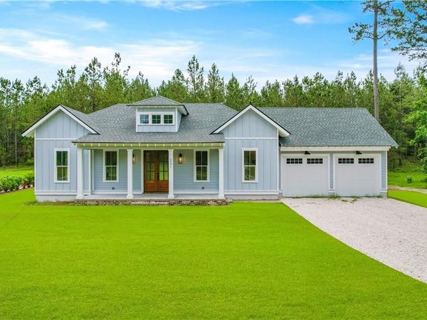 231 Salt Creek Way E, Brunswick, GA 31523