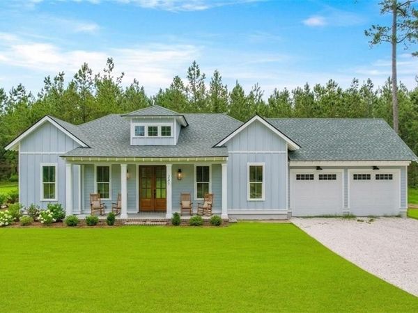 231 Salt Creek Way E, Brunswick, GA 31523