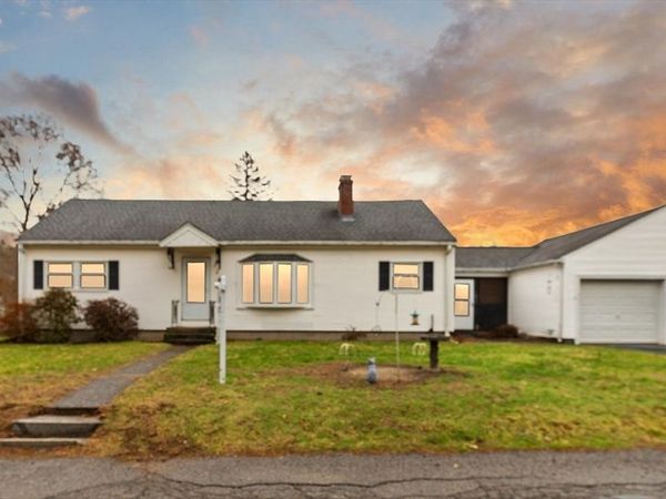 4 Vernon St, Ayer, MA 01432