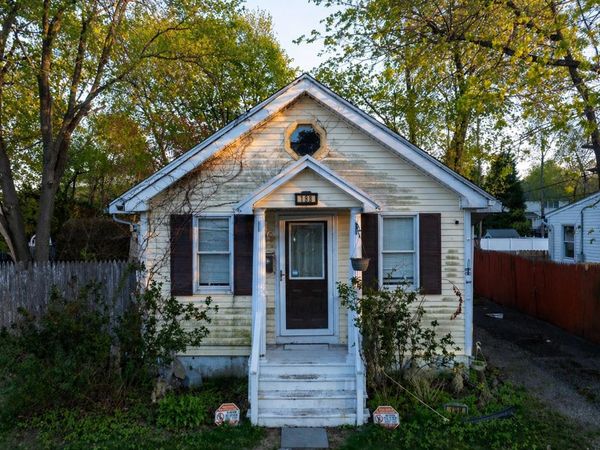 198 Woodlawn Avenue , Saint James, NY 11780