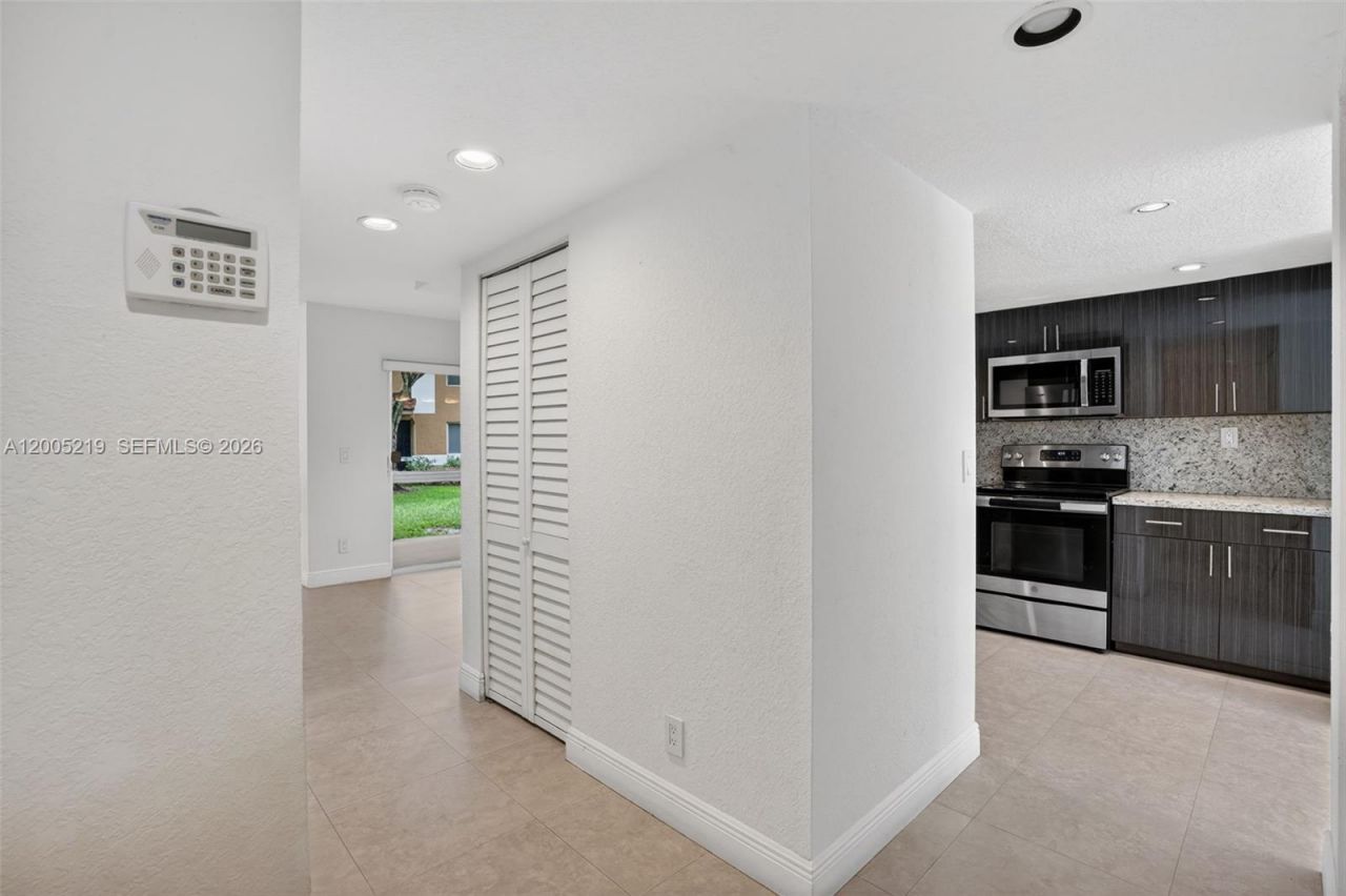 845 NW 91st Ter , Plantation, FL 33324 Photo