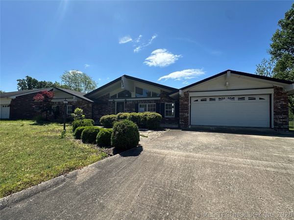 532 Ridgewood Drive , Pryor, OK 74361