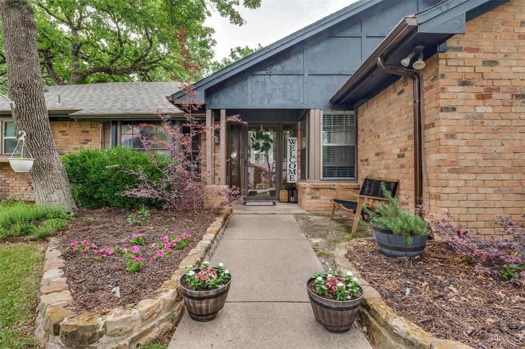 2228 Mountainview Drive, Hurst, TX 76054 Main Photo