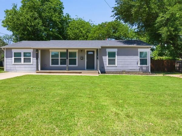 105 Anderson Street , Burleson, TX 76028