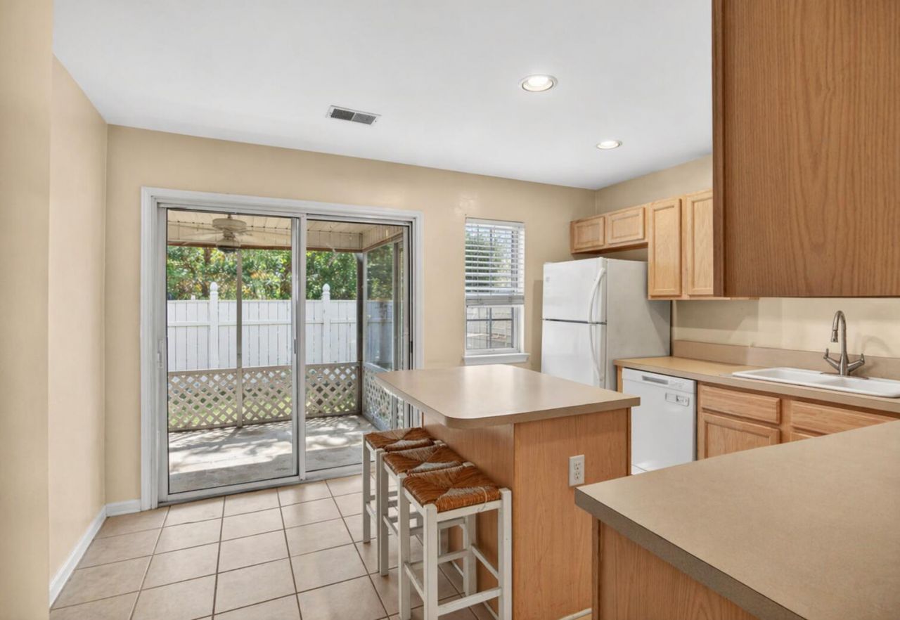 403 Tree Branch Circle Photo 6