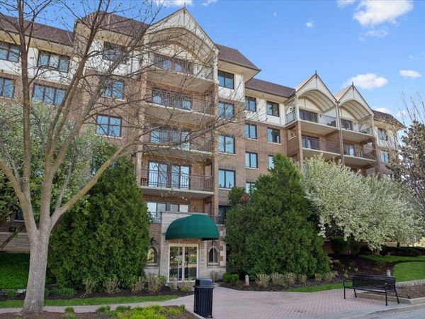 15 S Pine Street, Unit 604A, Mount Prospect, IL 60056