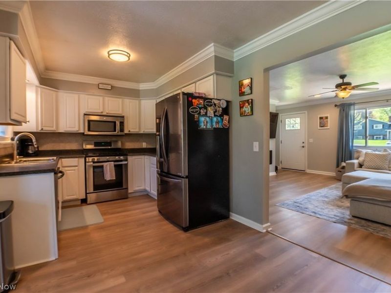 2375 Yorktown Street NW, Uniontown, OH 44685 Photo 10