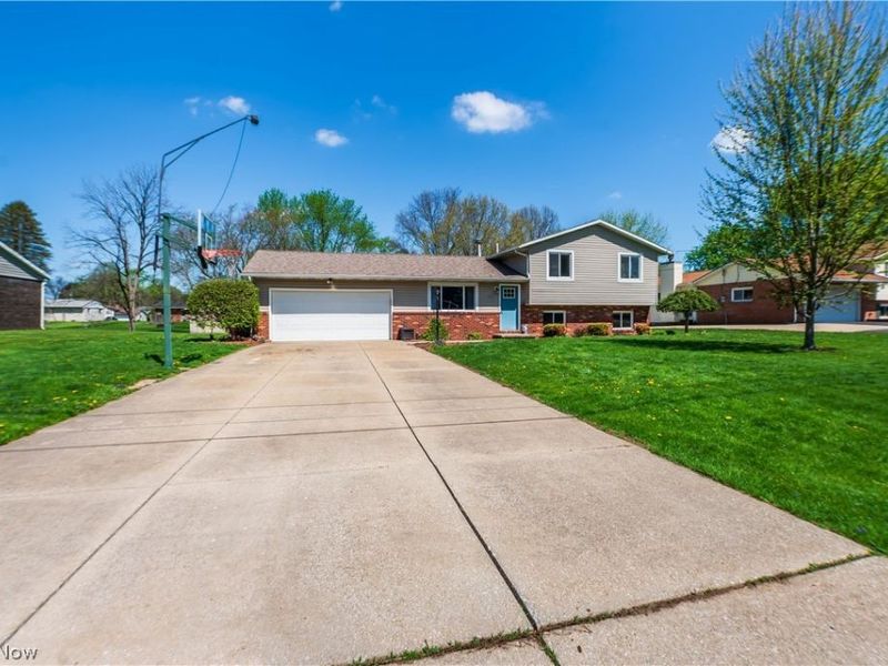 2375 Yorktown Street NW, Uniontown, OH 44685 Photo 2