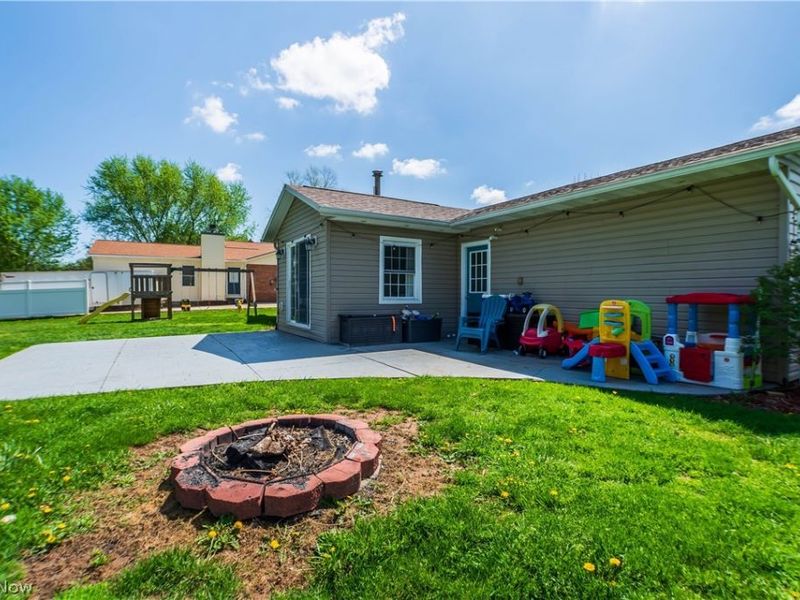 2375 Yorktown Street NW, Uniontown, OH 44685 Photo 21