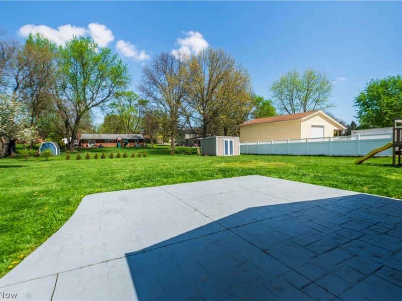 2375 Yorktown Street NW, Uniontown, OH 44685 Photo 22