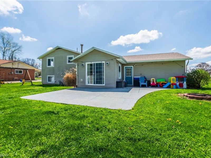 2375 Yorktown Street NW, Uniontown, OH 44685 Photo 23