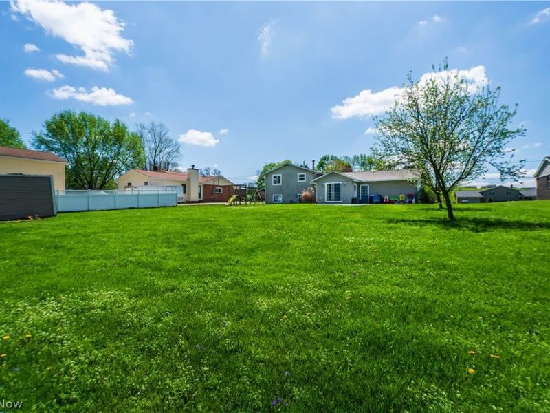 2375 Yorktown Street NW, Uniontown, OH 44685 Photo 24