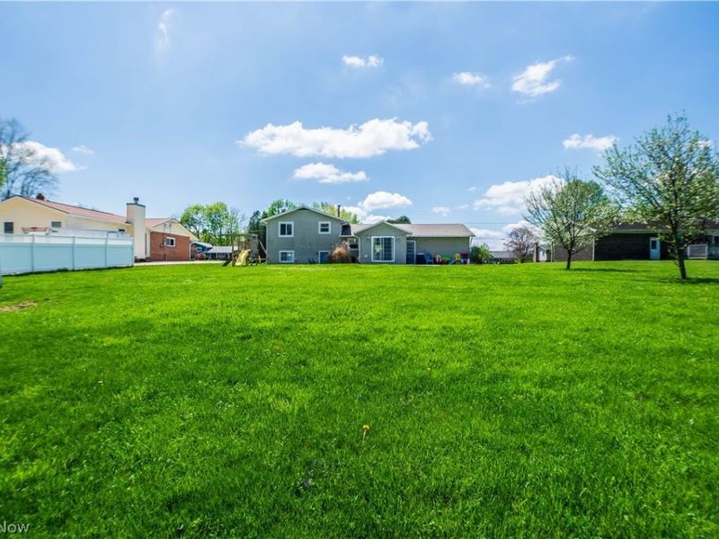 2375 Yorktown Street NW, Uniontown, OH 44685 Photo 25