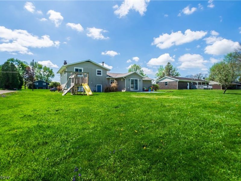 2375 Yorktown Street NW, Uniontown, OH 44685 Photo 26