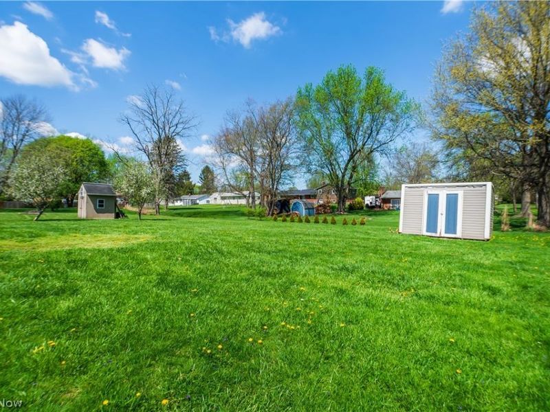 2375 Yorktown Street NW, Uniontown, OH 44685 Photo 27