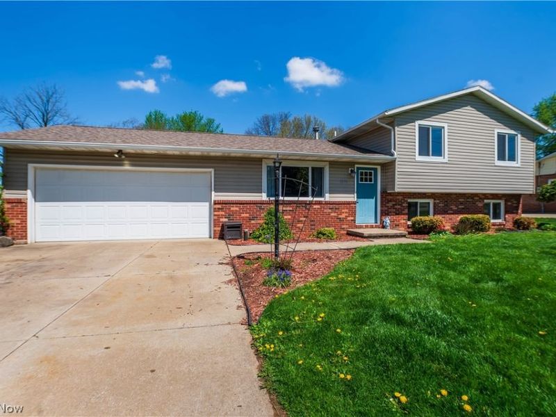 2375 Yorktown Street NW, Uniontown, OH 44685 Photo 4