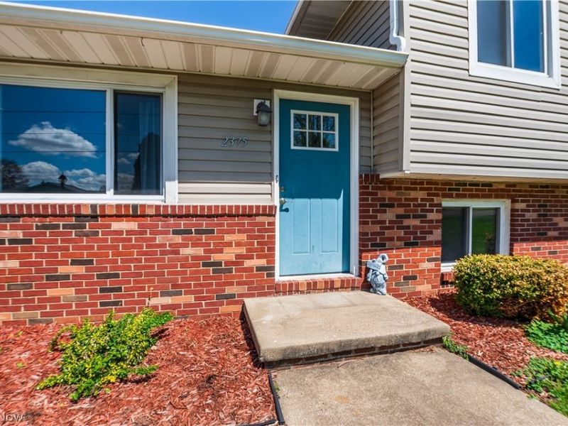 2375 Yorktown Street NW, Uniontown, OH 44685 Photo 6