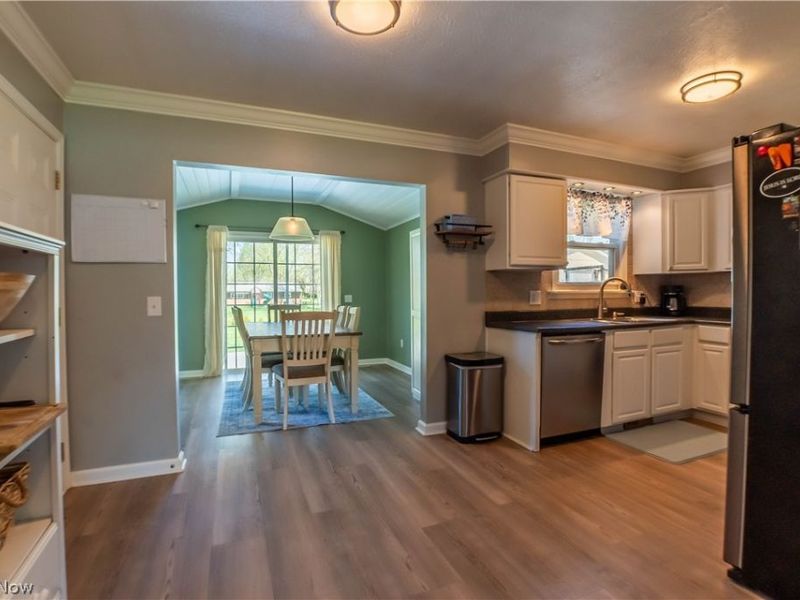 2375 Yorktown Street NW, Uniontown, OH 44685 Photo 8