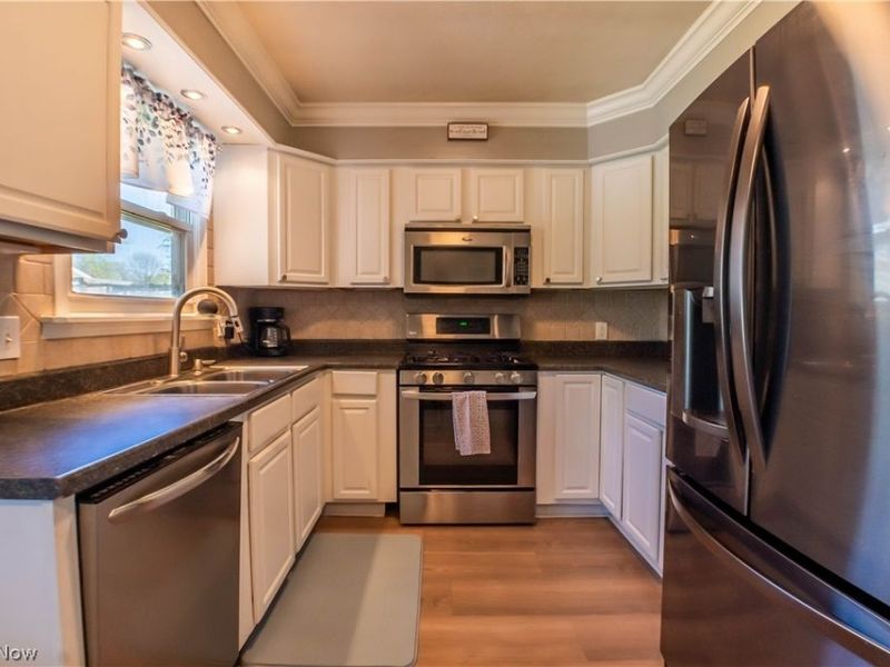 2375 Yorktown Street NW, Uniontown, OH 44685 Photo 9