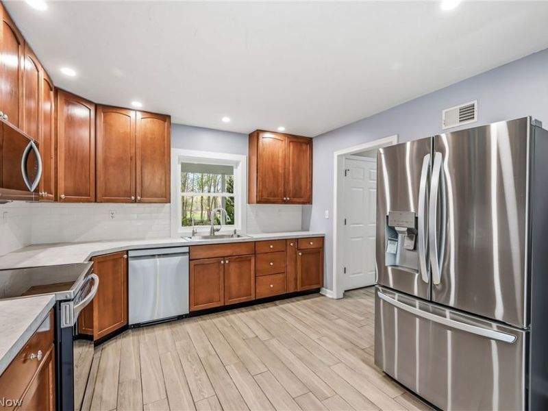 13836 Ellsworth Road, Berlin Center, OH 44401 Photo 5