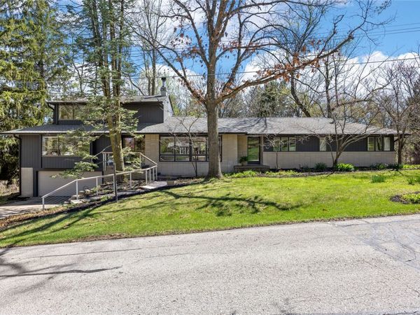 12 Fairview Knoll NE, Iowa City, IA 52240