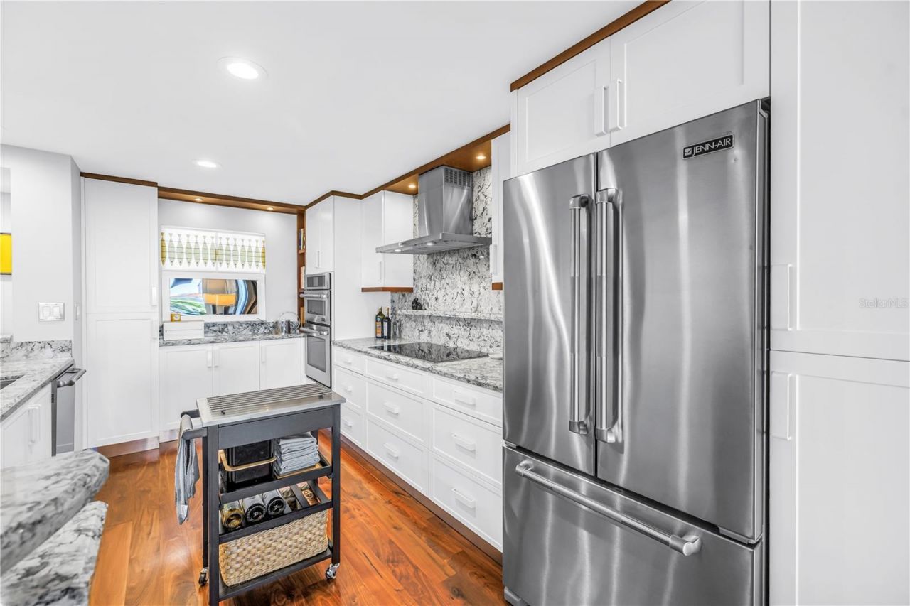 700 Beach Drive Ne, Unit 708, Saint Petersburg, FL 33701 Photo