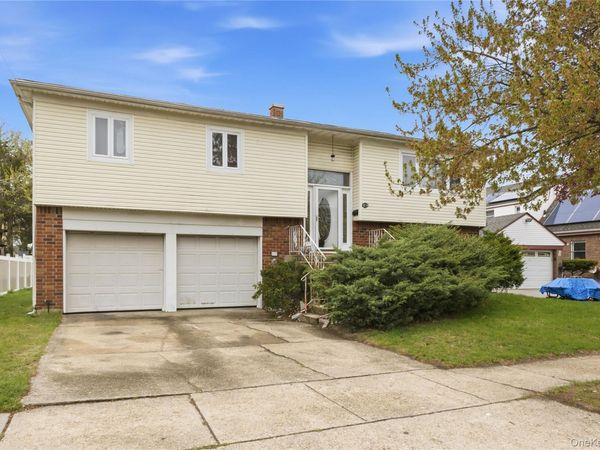 11214 180th Street , Addisleigh Park, NY 11433