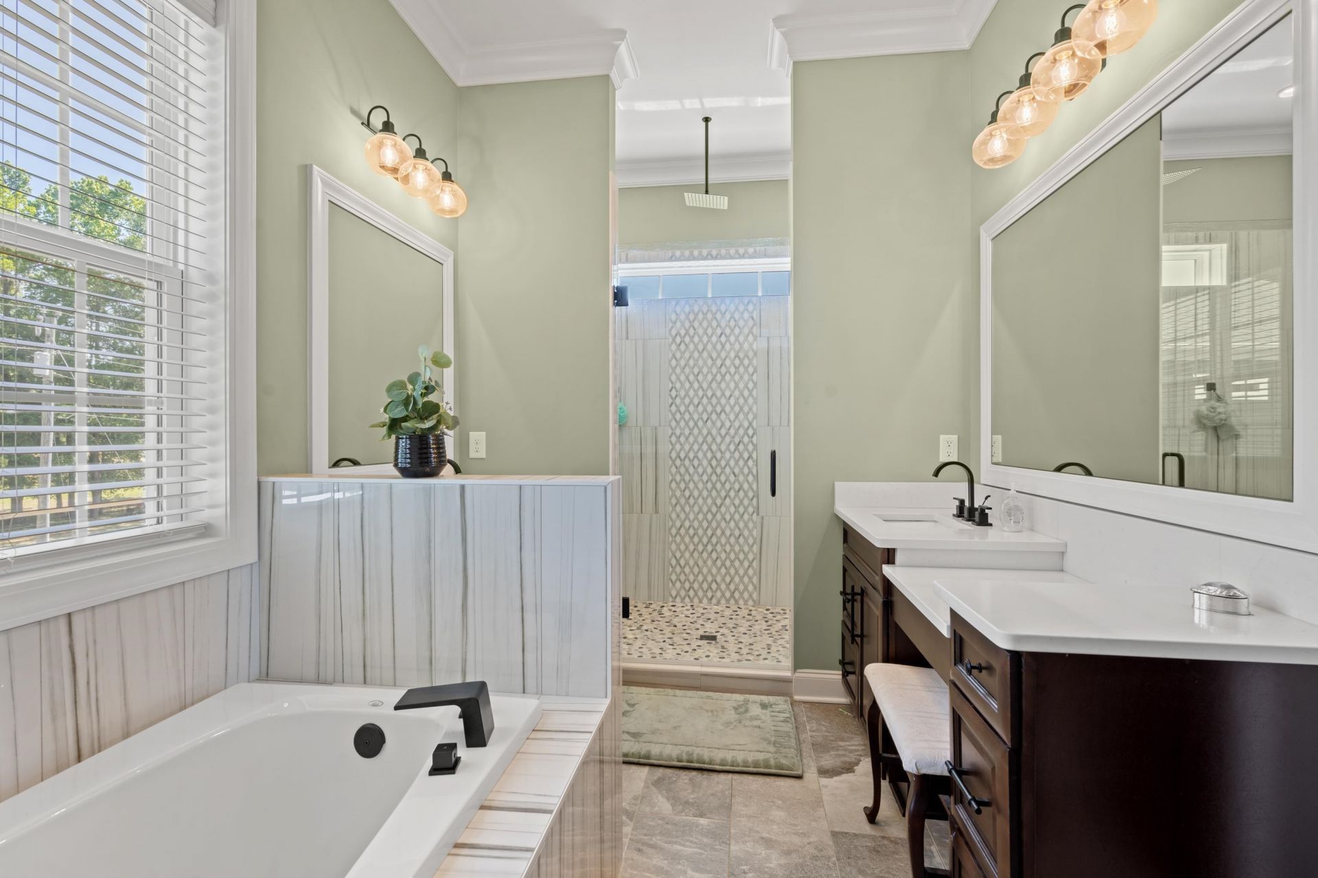 2618 Riverside Dr. Photo 16