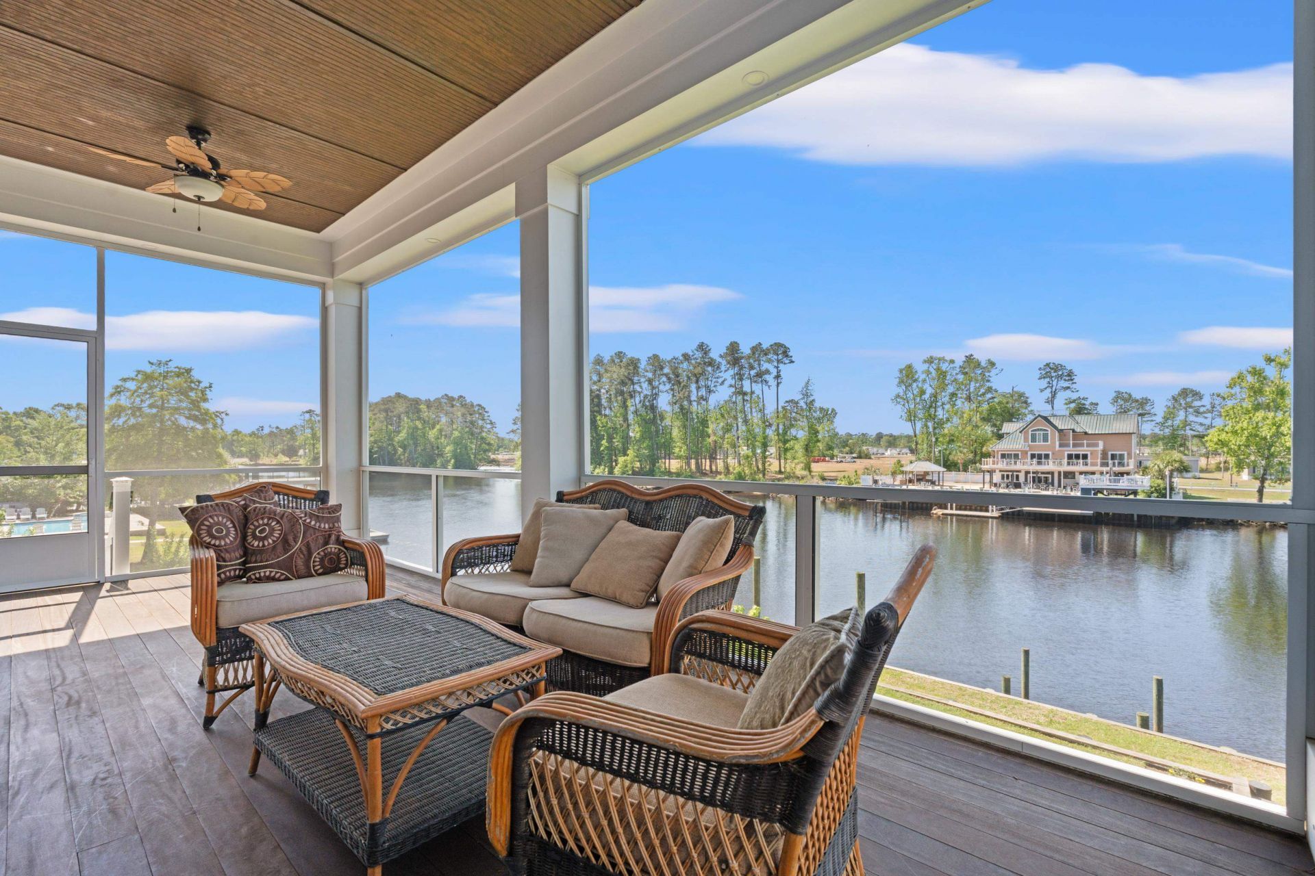 2618 Riverside Dr. Photo 17