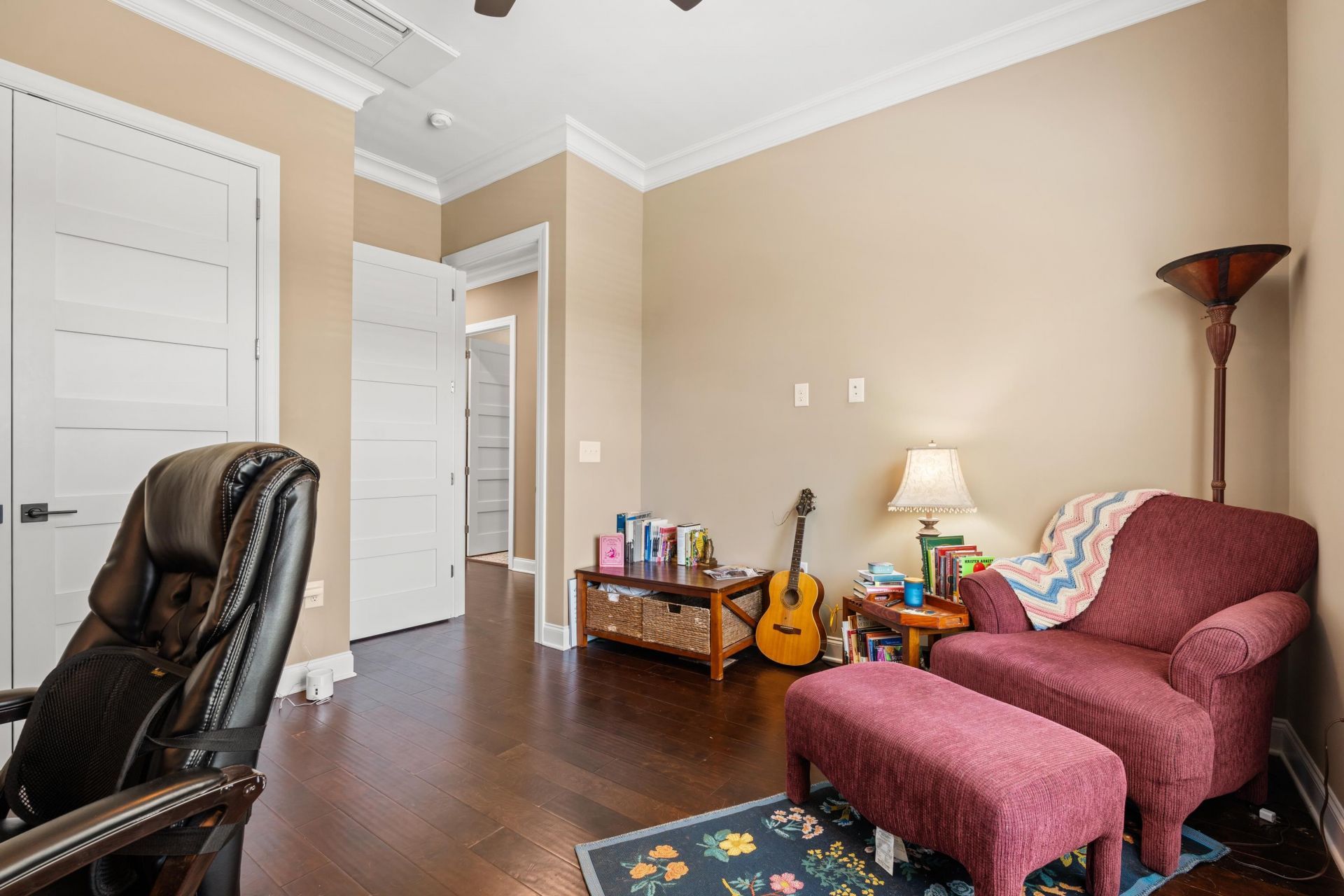 2618 Riverside Dr. Photo 24