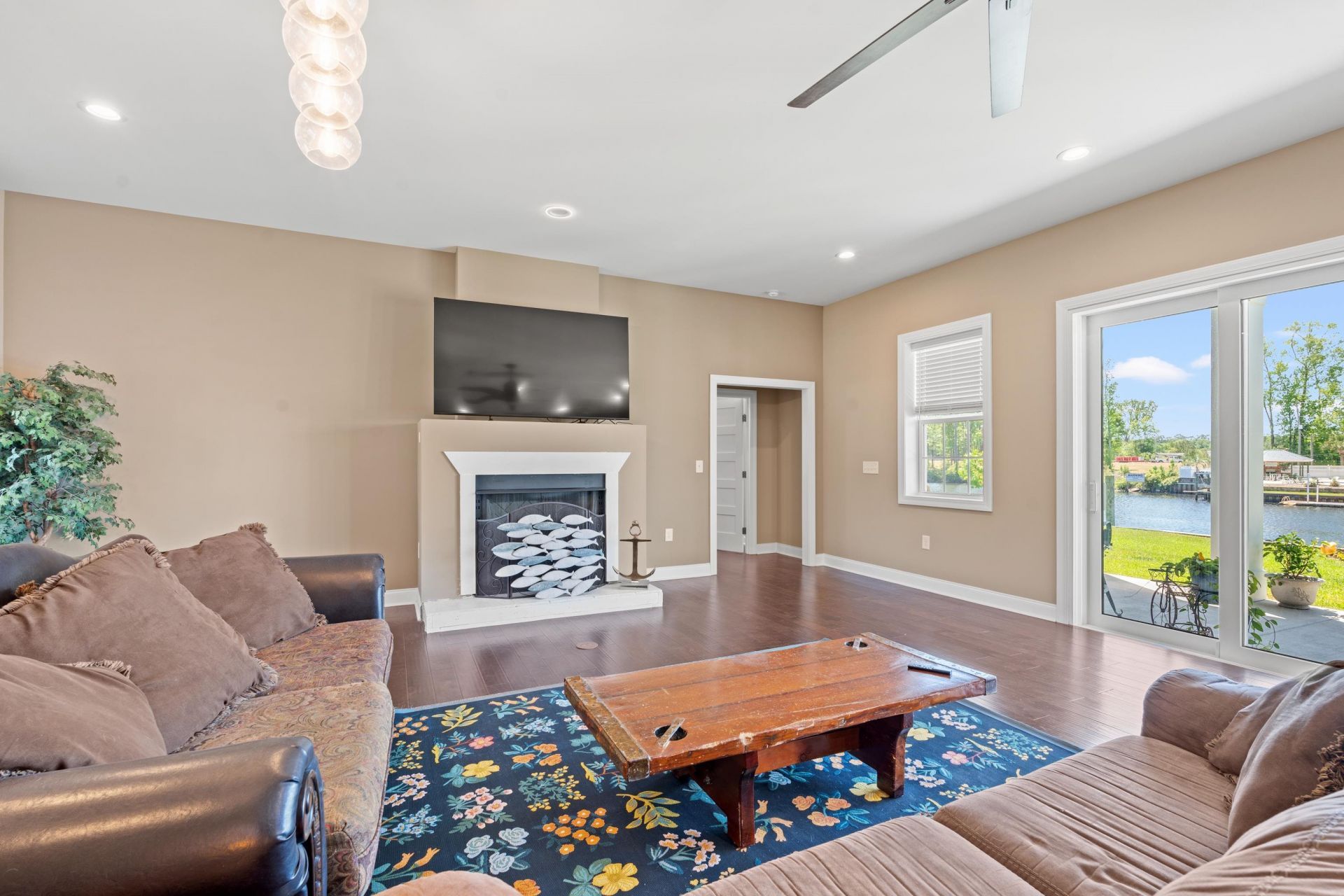 2618 Riverside Dr. Photo 32