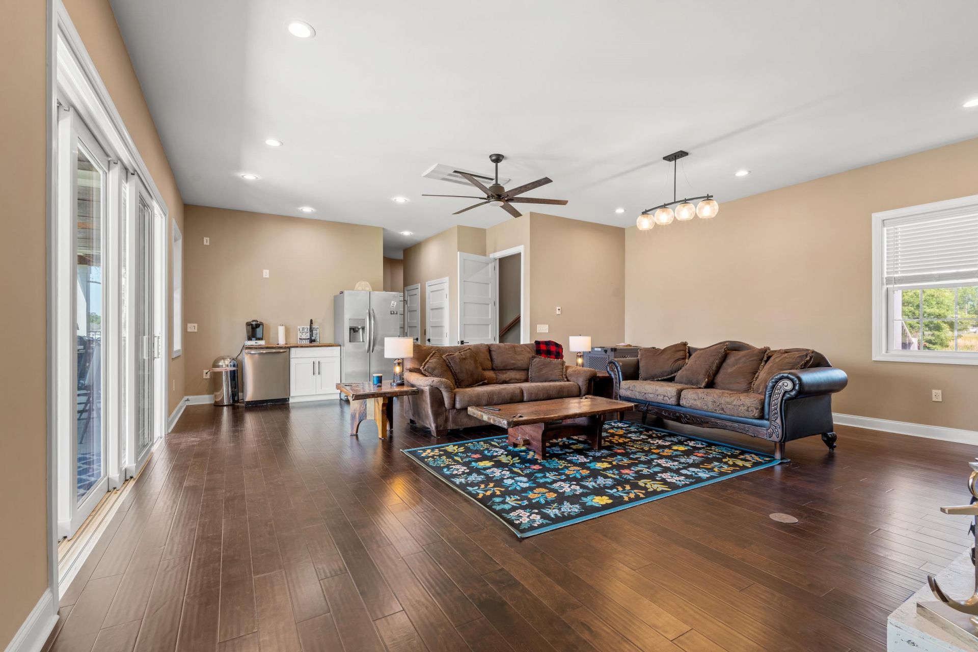 2618 Riverside Dr. Photo 33