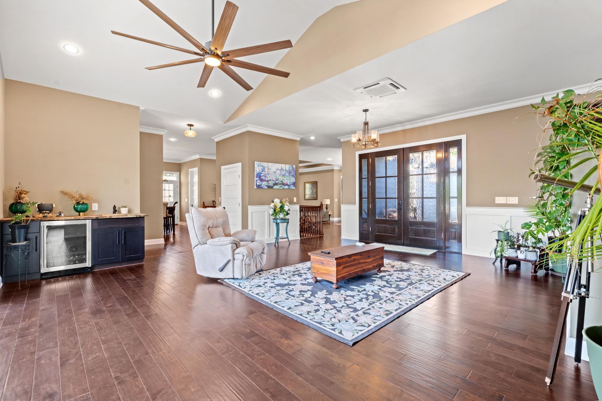 2618 Riverside Dr. Photo 5