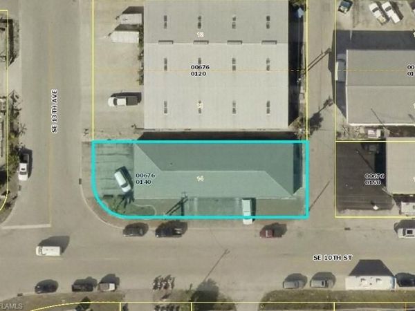 927 SE 13th AVE , CAPE CORAL, FL 33990