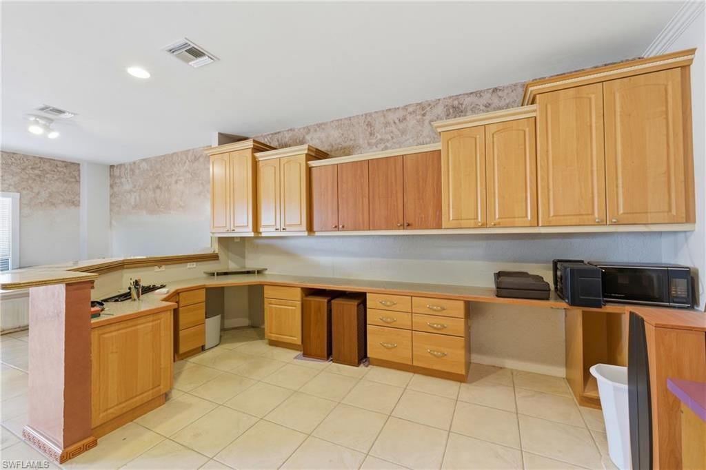 927 SE 13th Ave , Cape Coral, FL 33990 Photo