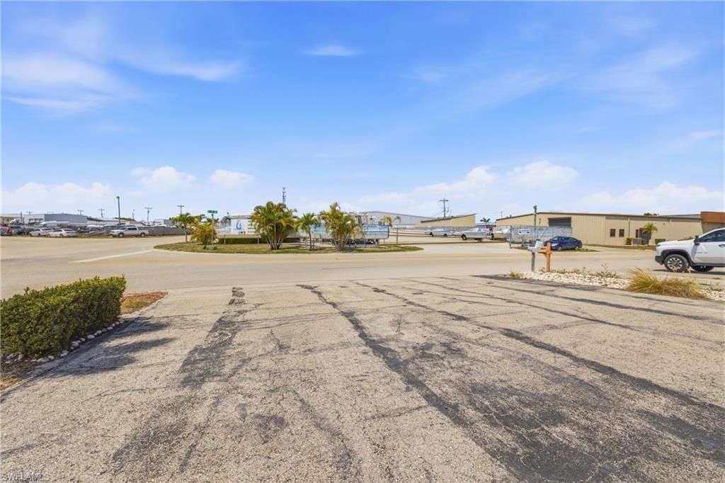 927 SE 13th Ave , Cape Coral, FL 33990 Photo