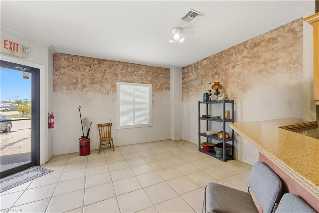 927 SE 13th Ave , Cape Coral, FL 33990 Photo