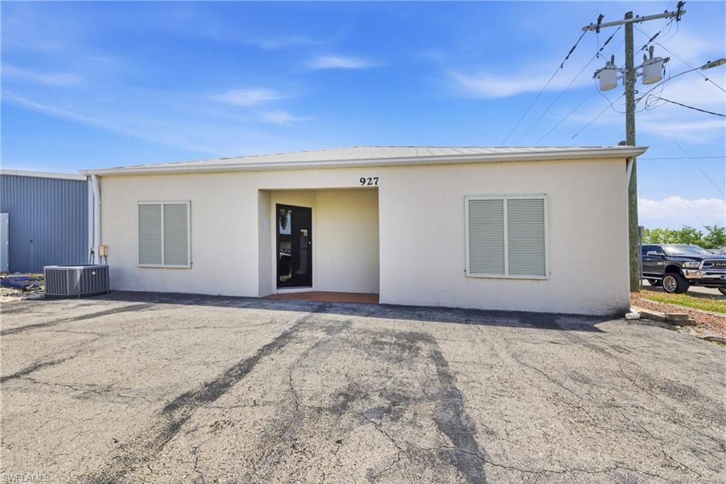 927 SE 13th Ave , Cape Coral, FL 33990 Photo