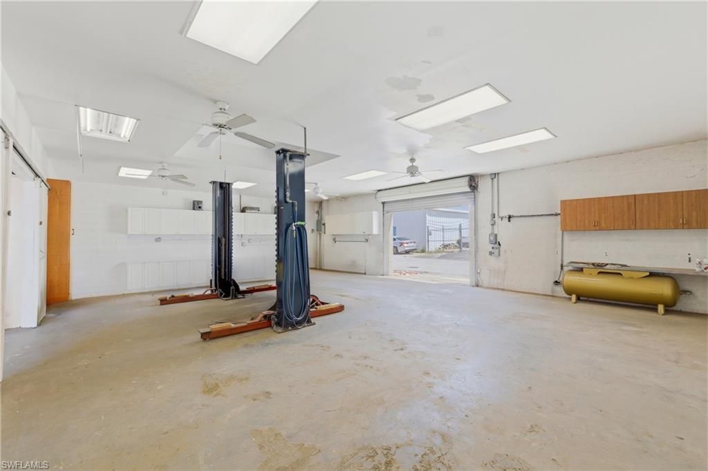 927 SE 13th Ave , Cape Coral, FL 33990 Photo