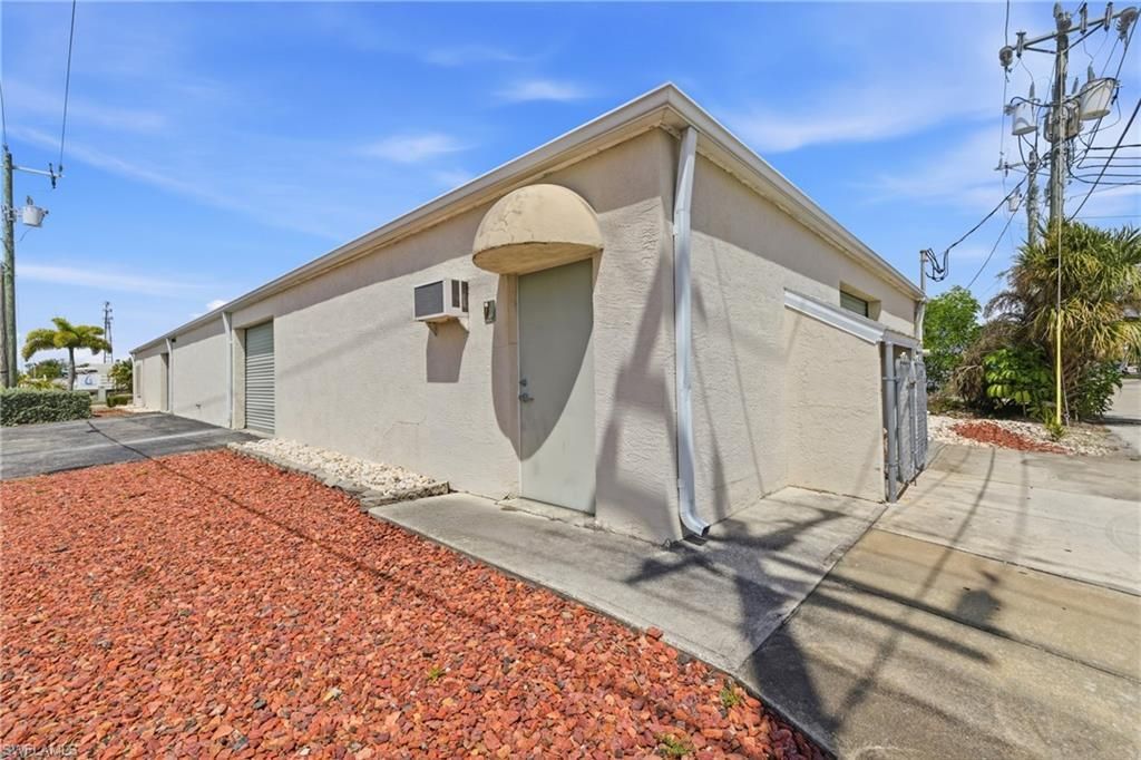 927 SE 13th Ave , Cape Coral, FL 33990 Photo