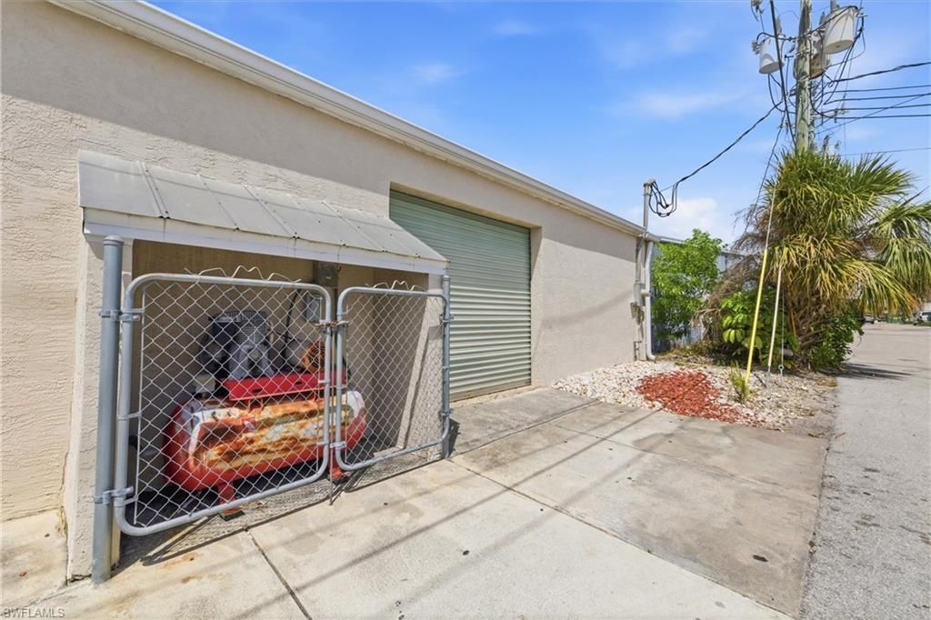 927 SE 13th Ave , Cape Coral, FL 33990 Photo