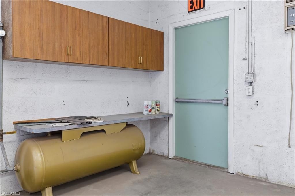 927 SE 13th Ave , Cape Coral, FL 33990 Photo